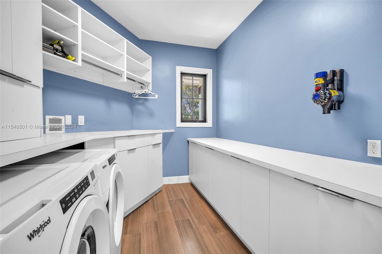 1100 180th Ter, North Miami Beach, FL, 33162 United States, 6 Bedrooms Bedrooms, ,6 BathroomsBathrooms,Residential,For Sale,180th Ter,A11540501