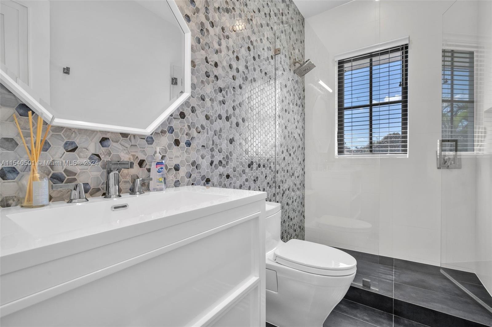 1100 180th Ter, North Miami Beach, FL, 33162 United States, 6 Bedrooms Bedrooms, ,6 BathroomsBathrooms,Residential,For Sale,180th Ter,A11540501