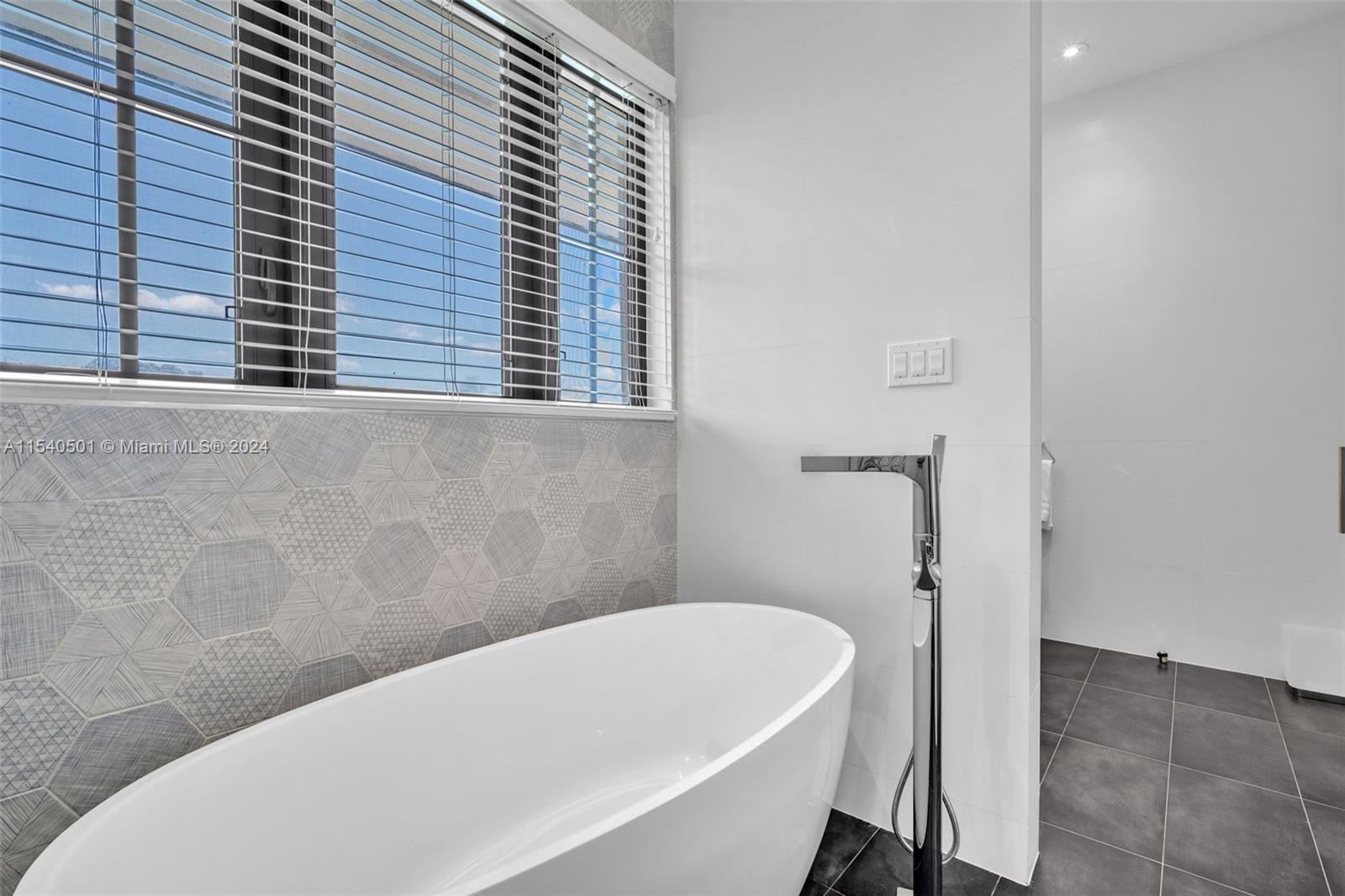 1100 180th Ter, North Miami Beach, FL, 33162 United States, 6 Bedrooms Bedrooms, ,6 BathroomsBathrooms,Residential,For Sale,180th Ter,A11540501