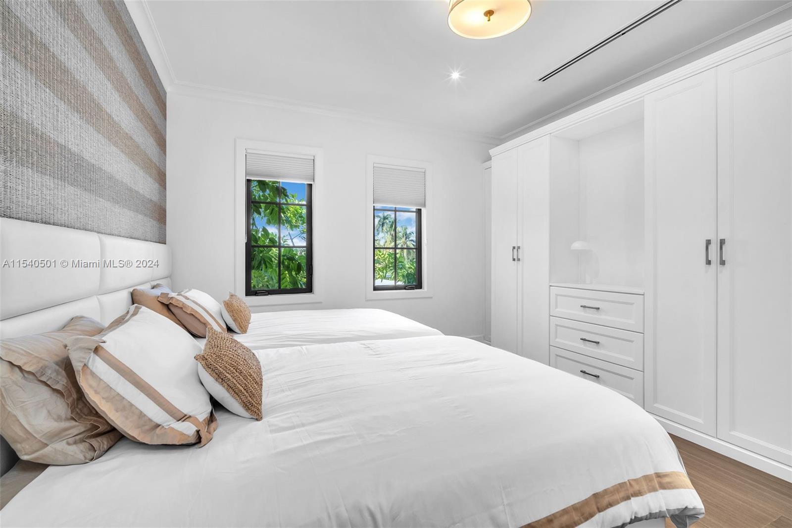 1100 180th Ter, North Miami Beach, FL, 33162 United States, 6 Bedrooms Bedrooms, ,6 BathroomsBathrooms,Residential,For Sale,180th Ter,A11540501