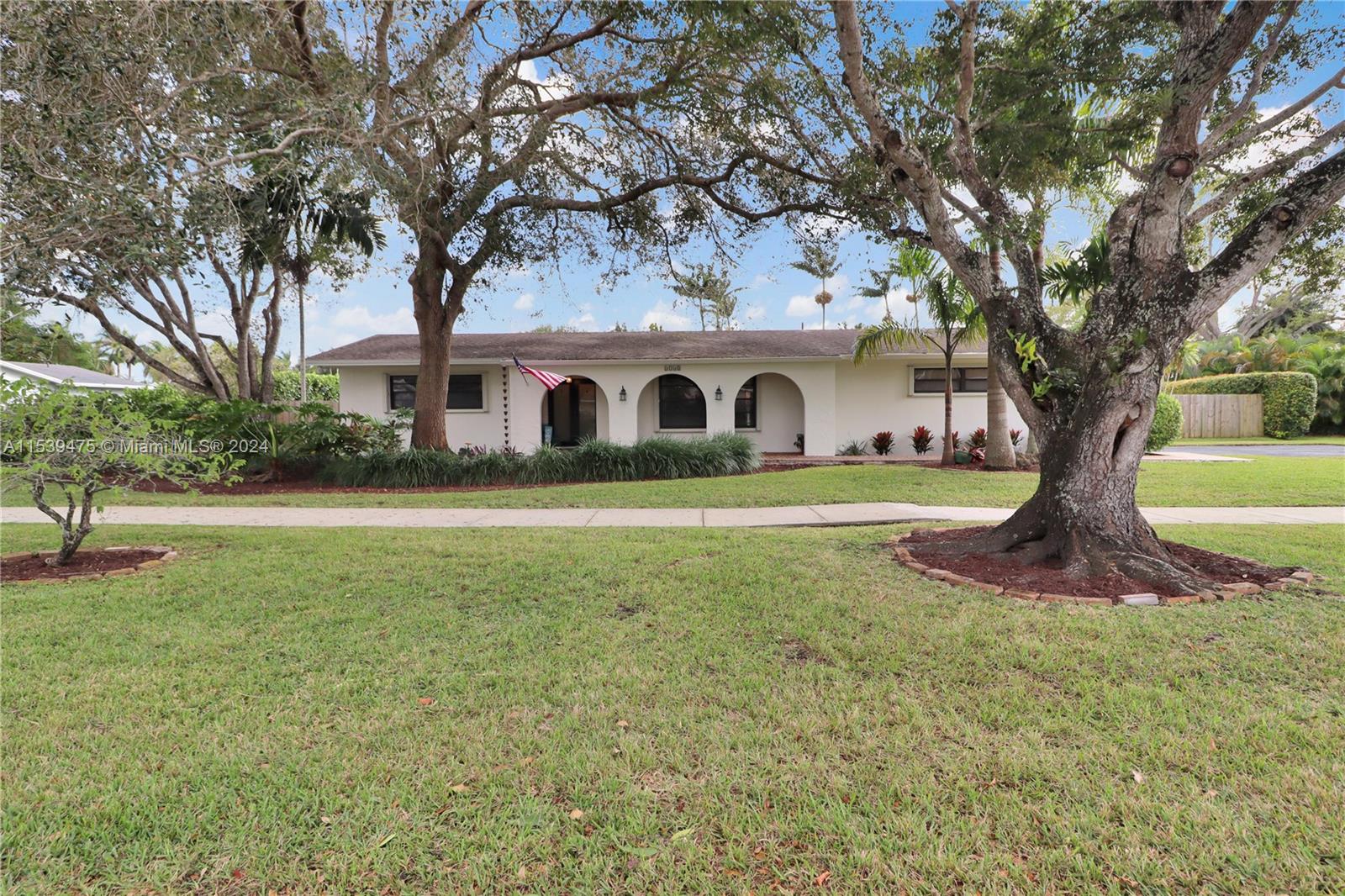 9740 SW 120th St  For Sale A11539475, FL