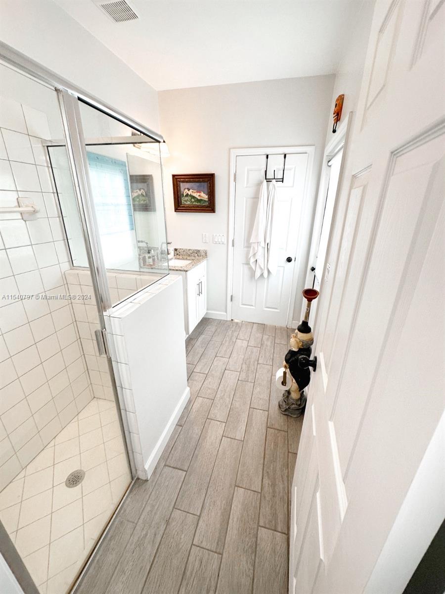 Homestead, Florida 33033, 5 Bedrooms Bedrooms, ,3 BathroomsBathrooms,Residentiallease,For Rent,A11540797