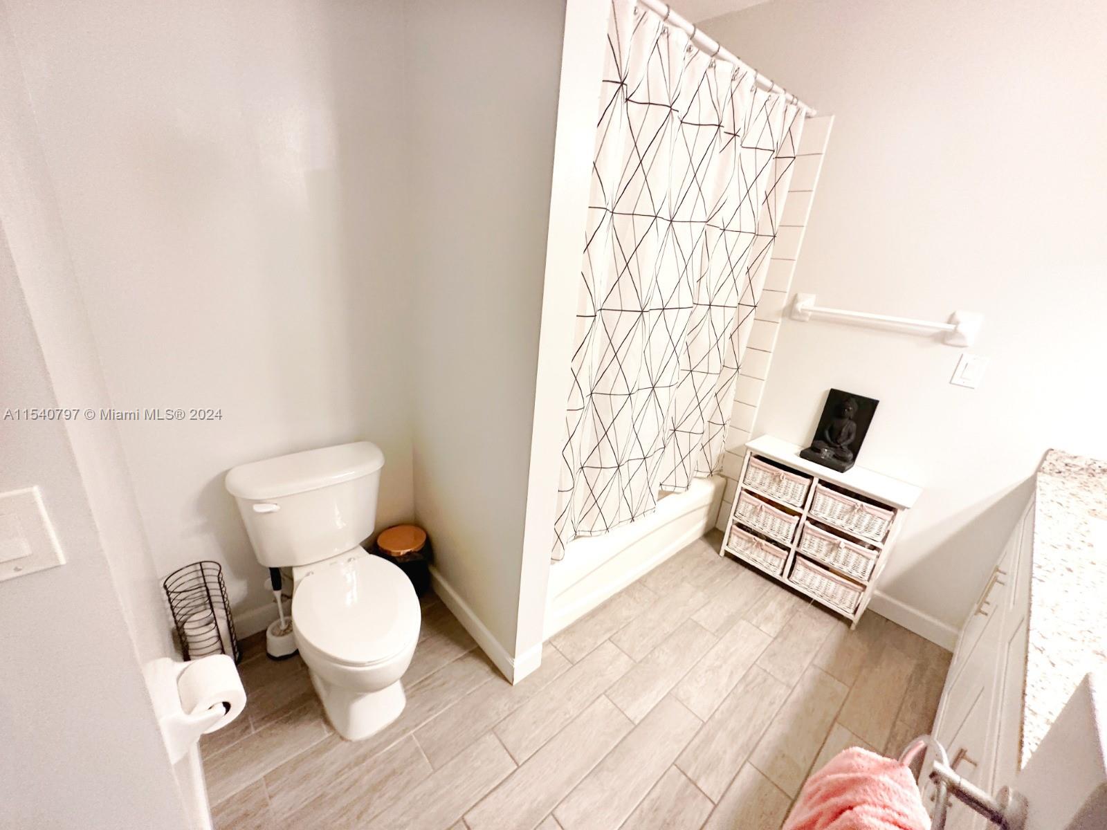 Homestead, Florida 33033, 5 Bedrooms Bedrooms, ,3 BathroomsBathrooms,Residentiallease,For Rent,A11540797