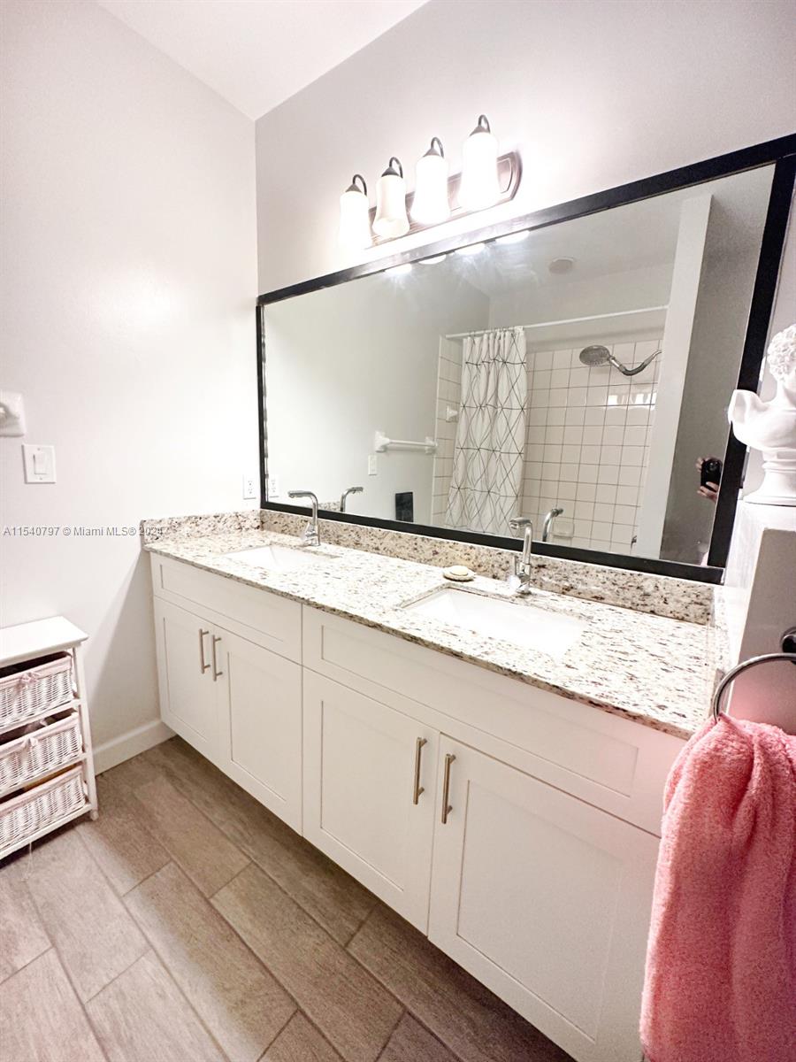 Homestead, Florida 33033, 5 Bedrooms Bedrooms, ,3 BathroomsBathrooms,Residentiallease,For Rent,A11540797