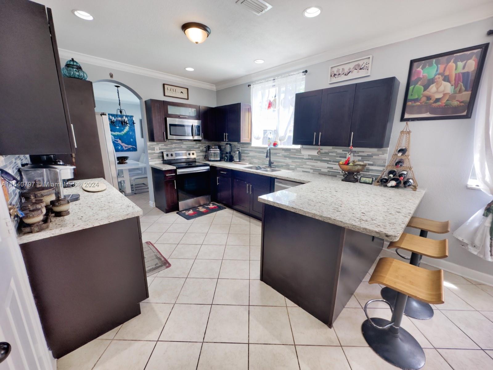 Homestead, Florida 33033, 5 Bedrooms Bedrooms, ,3 BathroomsBathrooms,Residentiallease,For Rent,A11540797