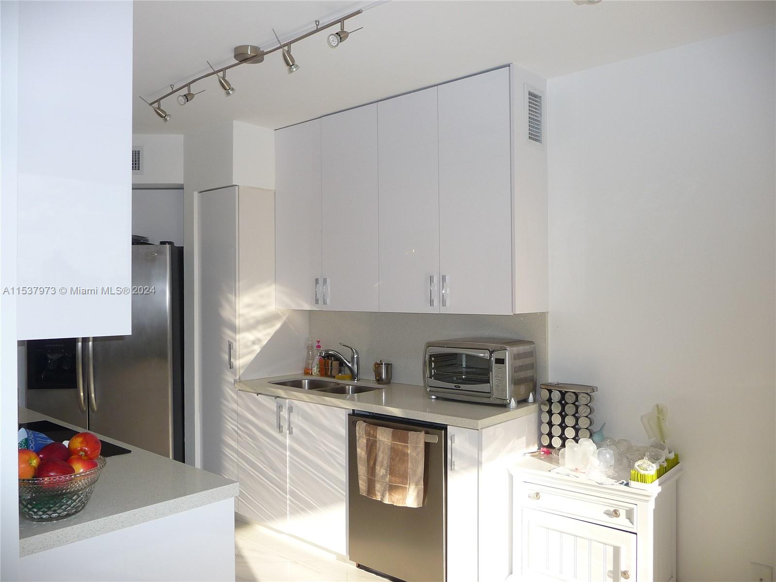 20185 E Country Club Dr 1104, Aventura, Florida 33180, 2 Bedrooms Bedrooms, ,2 BathroomsBathrooms,Residentiallease,For Rent,20185 E Country Club Dr 1104,A11537973