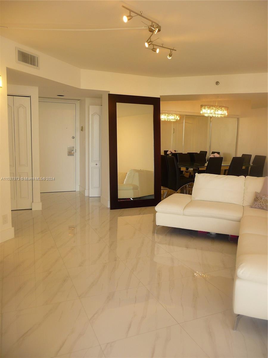 20185 E Country Club Dr 1104, Aventura, Florida 33180, 2 Bedrooms Bedrooms, ,2 BathroomsBathrooms,Residentiallease,For Rent,20185 E Country Club Dr 1104,A11537973