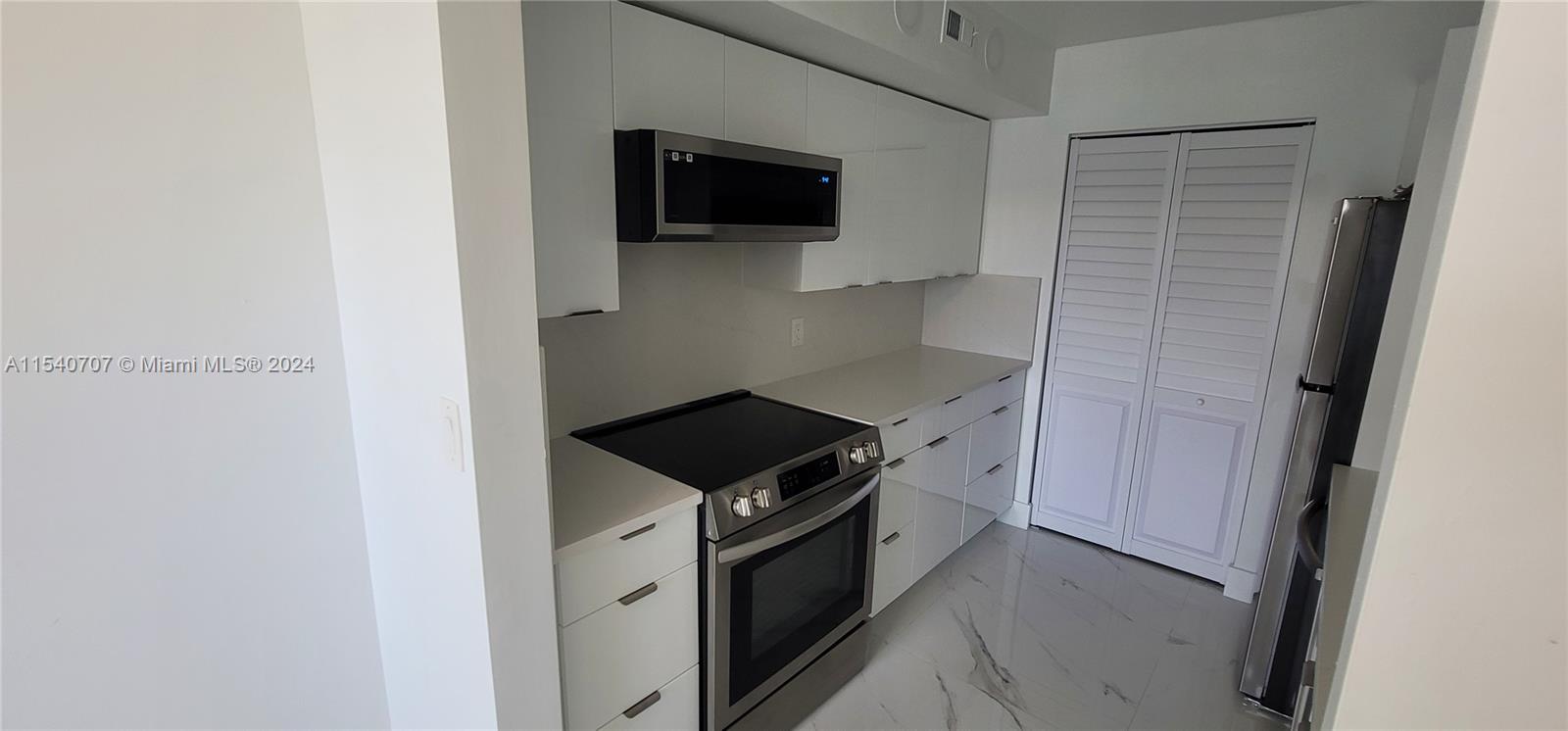 500 NE 2nd St 313, Dania Beach, Florida 33004, 2 Bedrooms Bedrooms, ,2 BathroomsBathrooms,Residentiallease,For Rent,500 NE 2nd St 313,A11540707