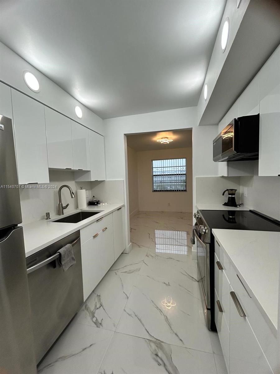 500 NE 2nd St 313, Dania Beach, Florida 33004, 2 Bedrooms Bedrooms, ,2 BathroomsBathrooms,Residentiallease,For Rent,500 NE 2nd St 313,A11540707