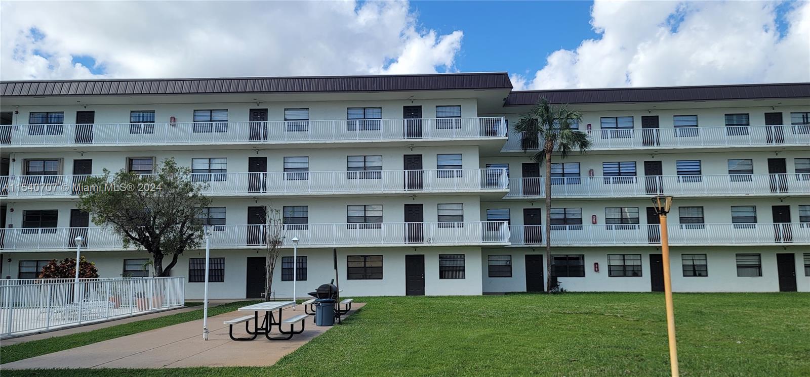 500 NE 2nd St 313, Dania Beach, Florida 33004, 2 Bedrooms Bedrooms, ,2 BathroomsBathrooms,Residentiallease,For Rent,500 NE 2nd St 313,A11540707