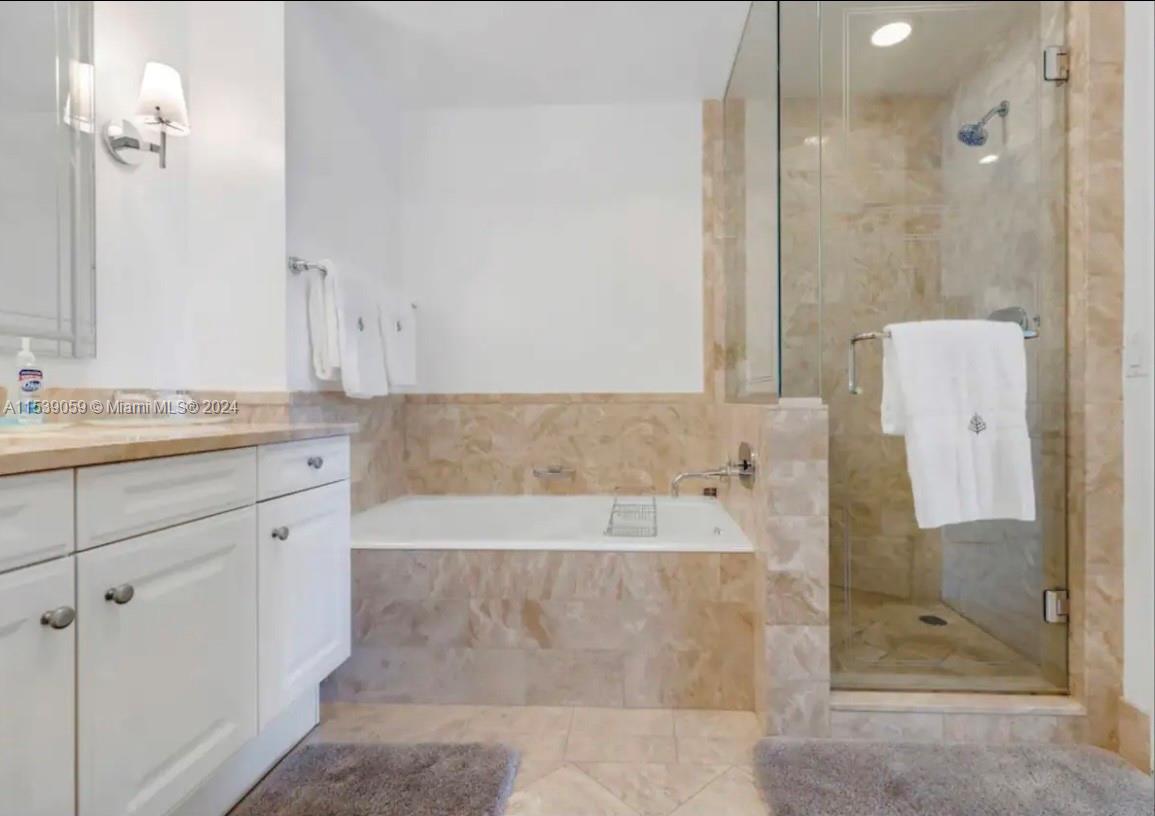 1435 Brickell Ave 3401, Miami, Florida 33131, 2 Bedrooms Bedrooms, ,2 BathroomsBathrooms,Residential,For Sale,1435 Brickell Ave 3401,A11539059