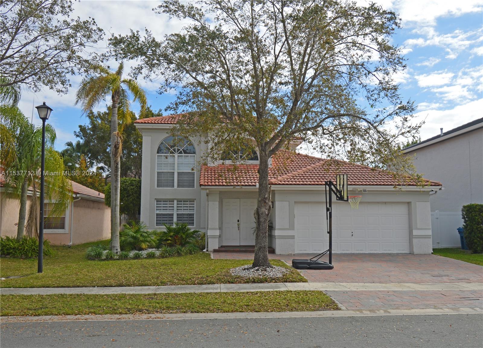 135 Gables Blvd, Weston, FL, 33326 United States, 3 Bedrooms Bedrooms, ,2 BathroomsBathrooms,Residential,For Sale,Gables Blvd,A11537712