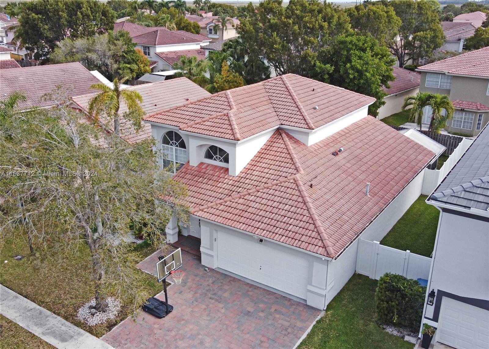 135 Gables Blvd, Weston, FL, 33326 United States, 3 Bedrooms Bedrooms, ,2 BathroomsBathrooms,Residential,For Sale,Gables Blvd,A11537712