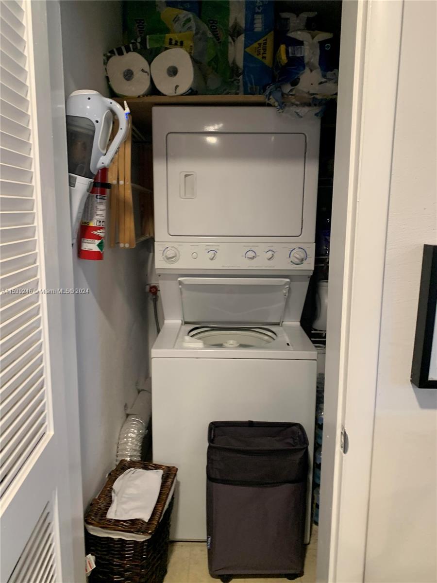 2000 Diana Dr 305, Hallandale Beach, Florida 33009, 2 Bedrooms Bedrooms, ,2 BathroomsBathrooms,Residential,For Sale,2000 Diana Dr 305,A11539246