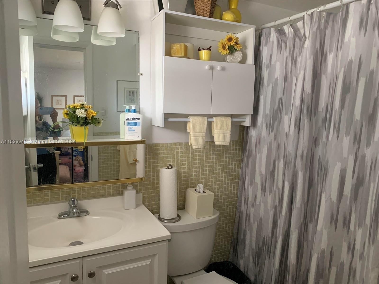 2000 Diana Dr 305, Hallandale Beach, Florida 33009, 2 Bedrooms Bedrooms, ,2 BathroomsBathrooms,Residential,For Sale,2000 Diana Dr 305,A11539246