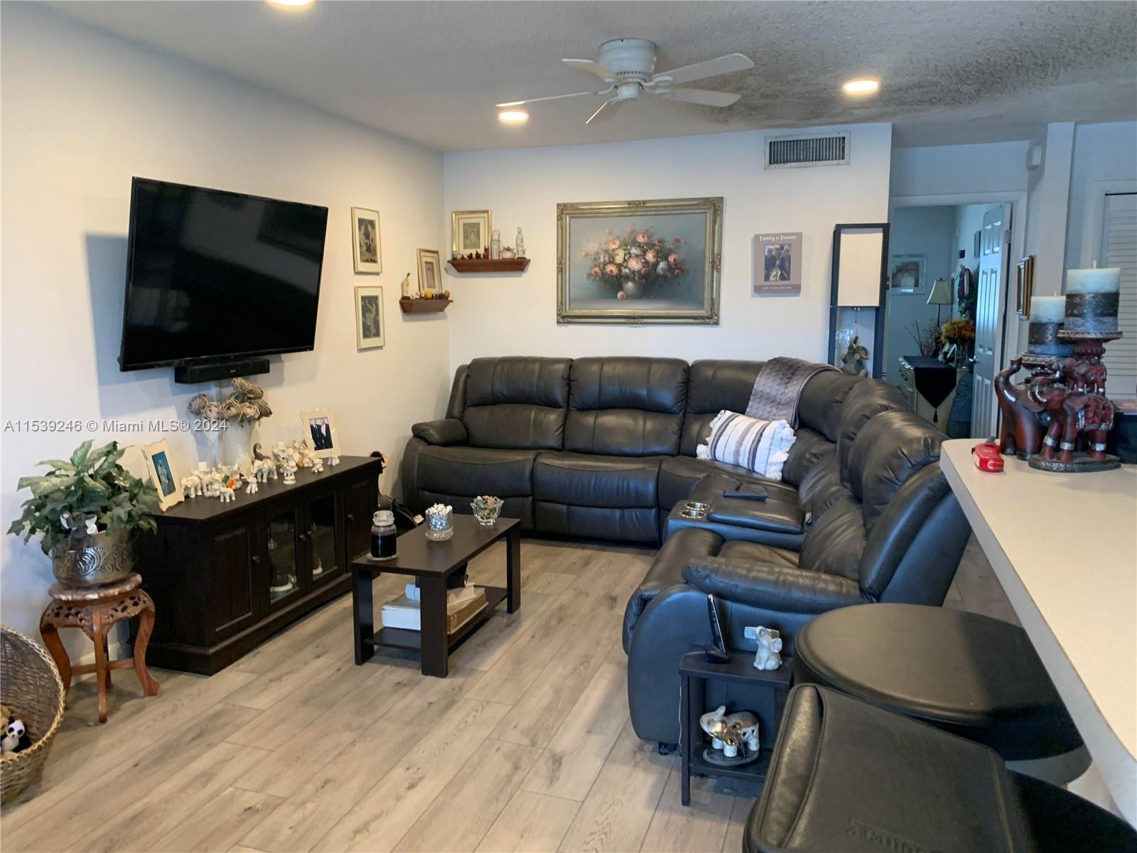 2000 Diana Dr 305, Hallandale Beach, Florida 33009, 2 Bedrooms Bedrooms, ,2 BathroomsBathrooms,Residential,For Sale,2000 Diana Dr 305,A11539246