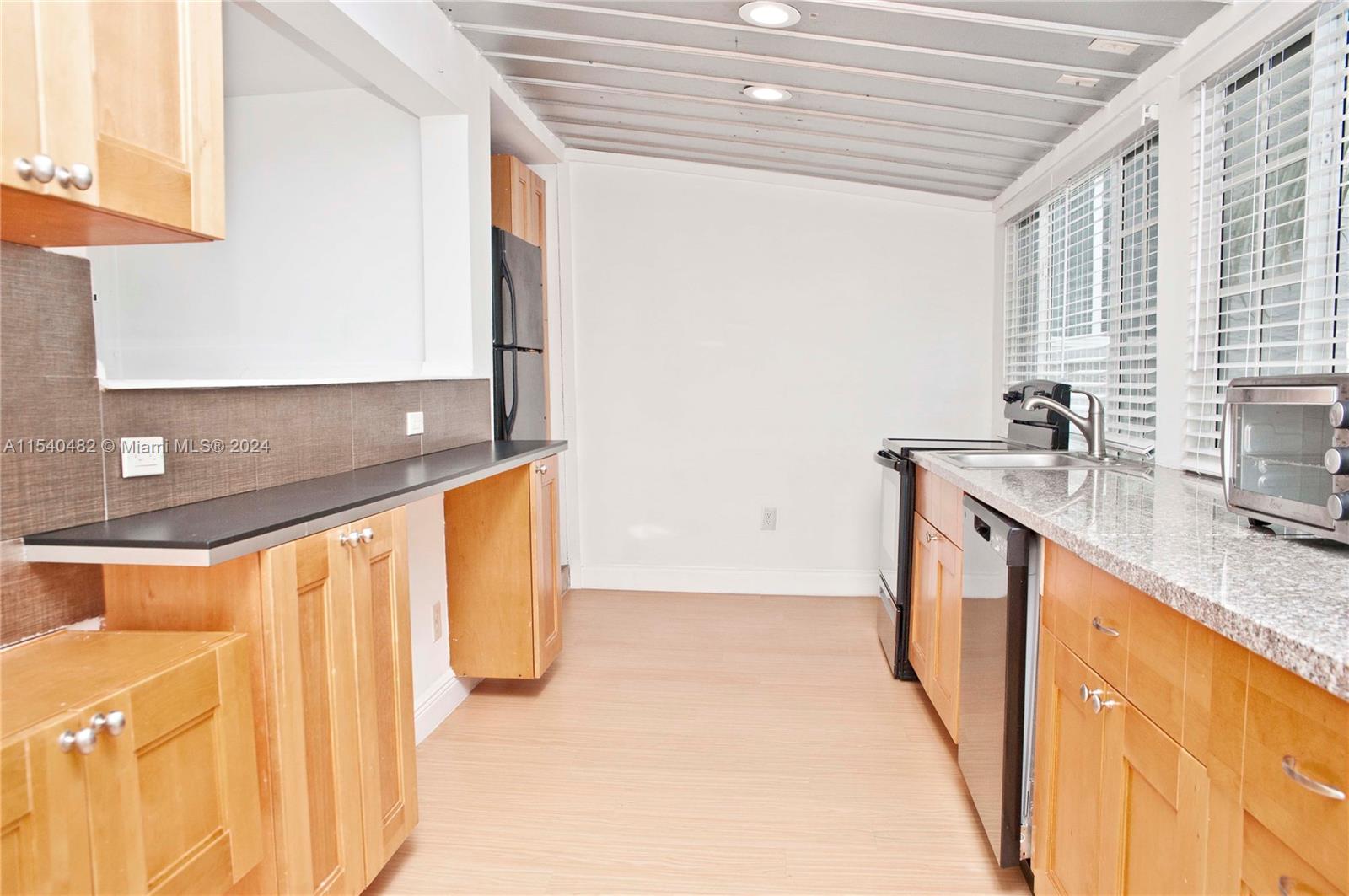 219-223 S 17 Avenue #1-10, Hollywood, Florida 33020, ,Commercialsale,For Sale,219-223 S 17 Avenue #1-10,A11540482