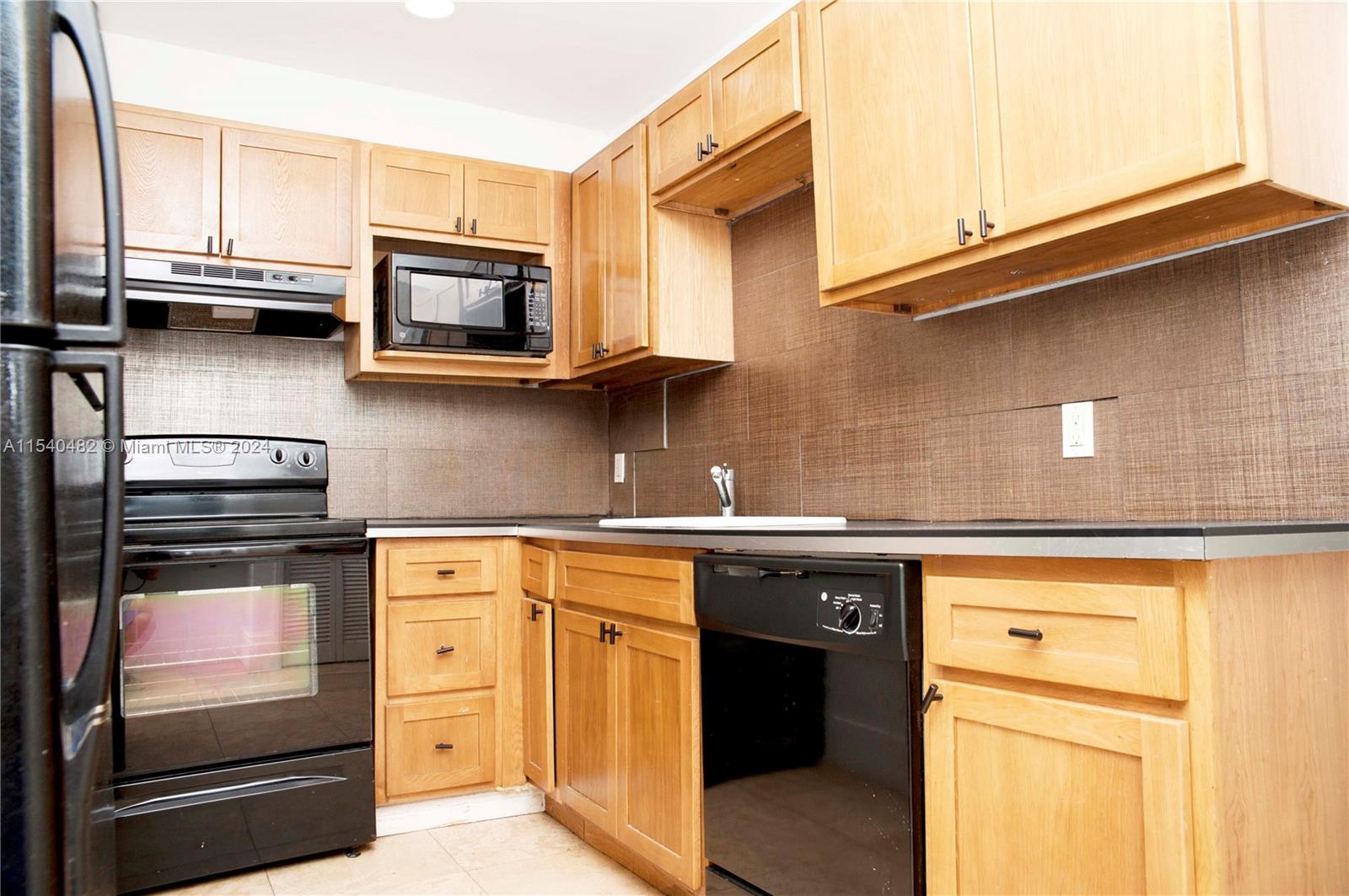 219-223 S 17 Avenue #1-10, Hollywood, Florida 33020, ,Commercialsale,For Sale,219-223 S 17 Avenue #1-10,A11540482