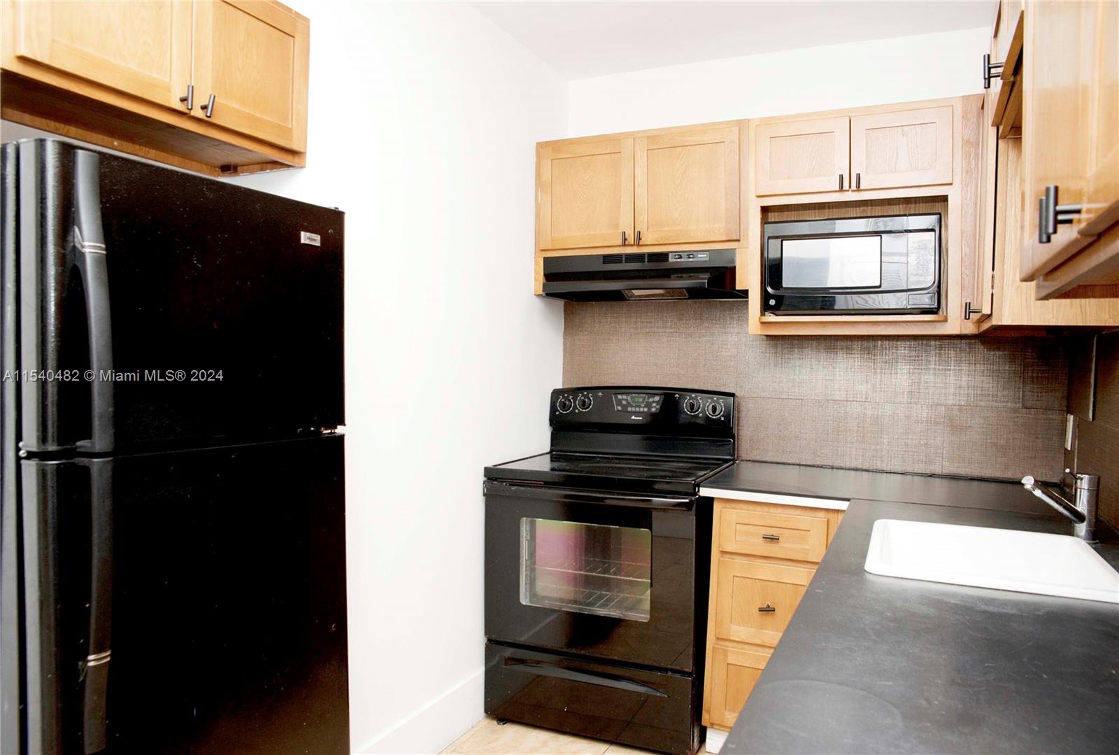 219-223 S 17 Avenue #1-10, Hollywood, Florida 33020, ,Commercialsale,For Sale,219-223 S 17 Avenue #1-10,A11540482