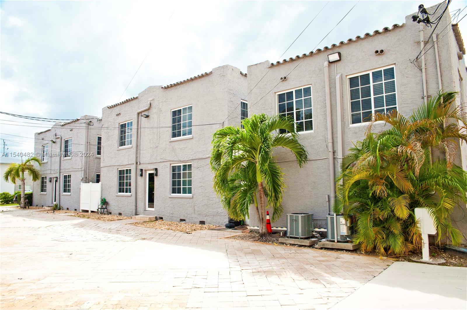 219-223 S 17 Avenue #1-10, Hollywood, Florida 33020, ,Commercialsale,For Sale,219-223 S 17 Avenue #1-10,A11540482