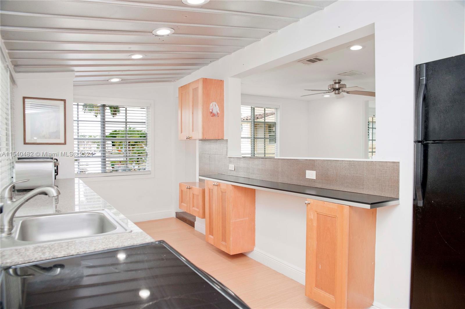 219-223 S 17 Avenue #1-10, Hollywood, Florida 33020, ,Commercialsale,For Sale,219-223 S 17 Avenue #1-10,A11540482