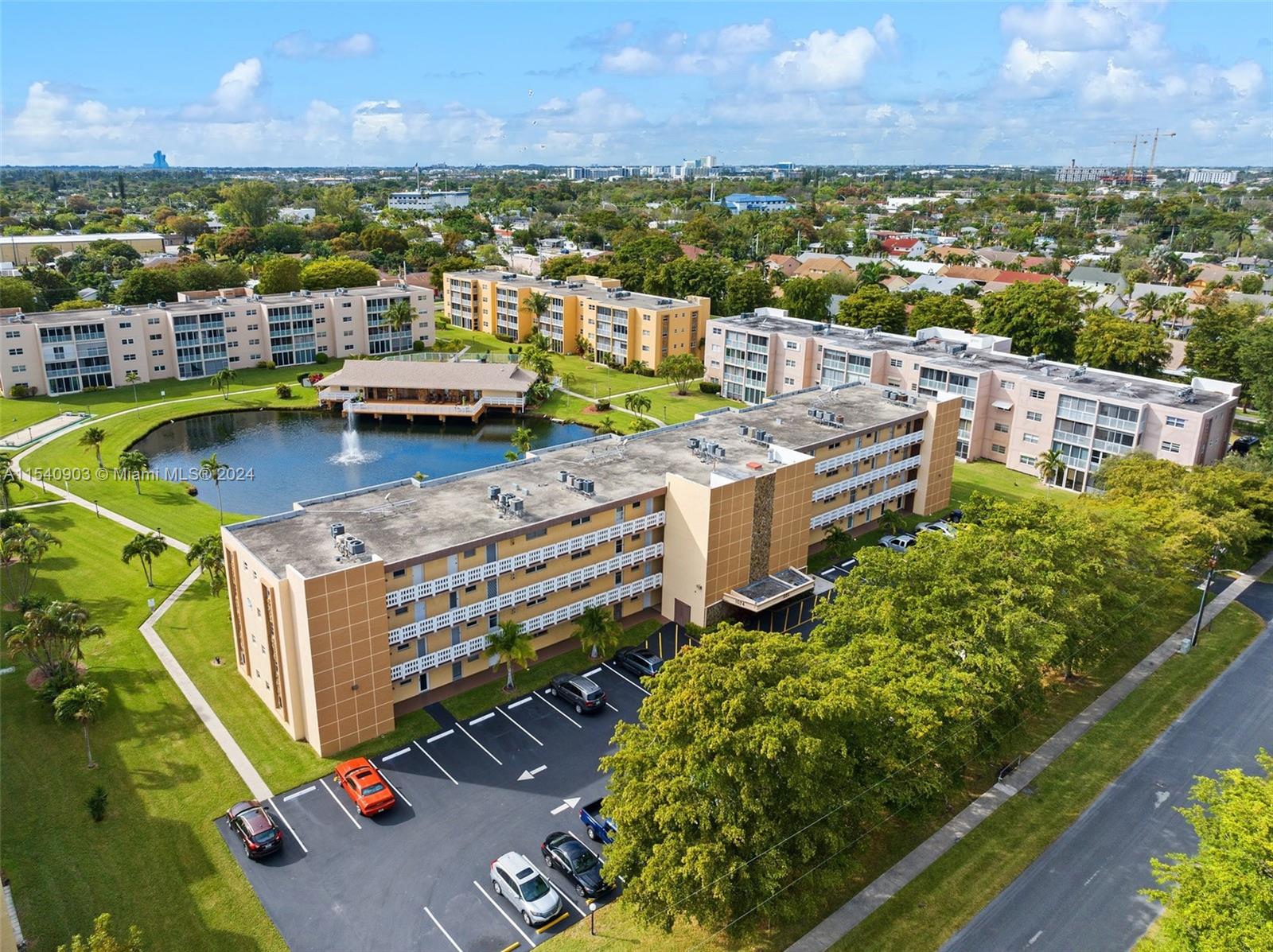 1024 SE 3rd Ave 303, Dania Beach, Florida 33004, 2 Bedrooms Bedrooms, ,2 BathroomsBathrooms,Residential,For Sale,1024 SE 3rd Ave 303,A11540903