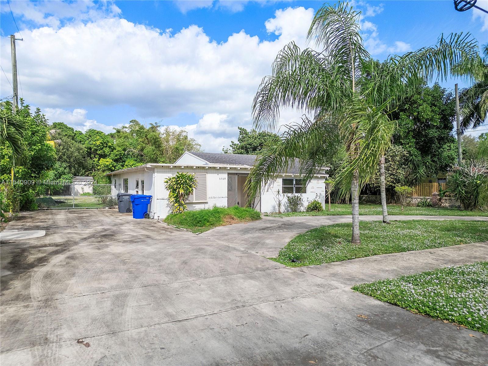 5709 Mckinley St 1, Hollywood, Florida 33021, 4 Bedrooms Bedrooms, ,1 BathroomBathrooms,Residentiallease,For Rent,5709 Mckinley St 1,A11540909