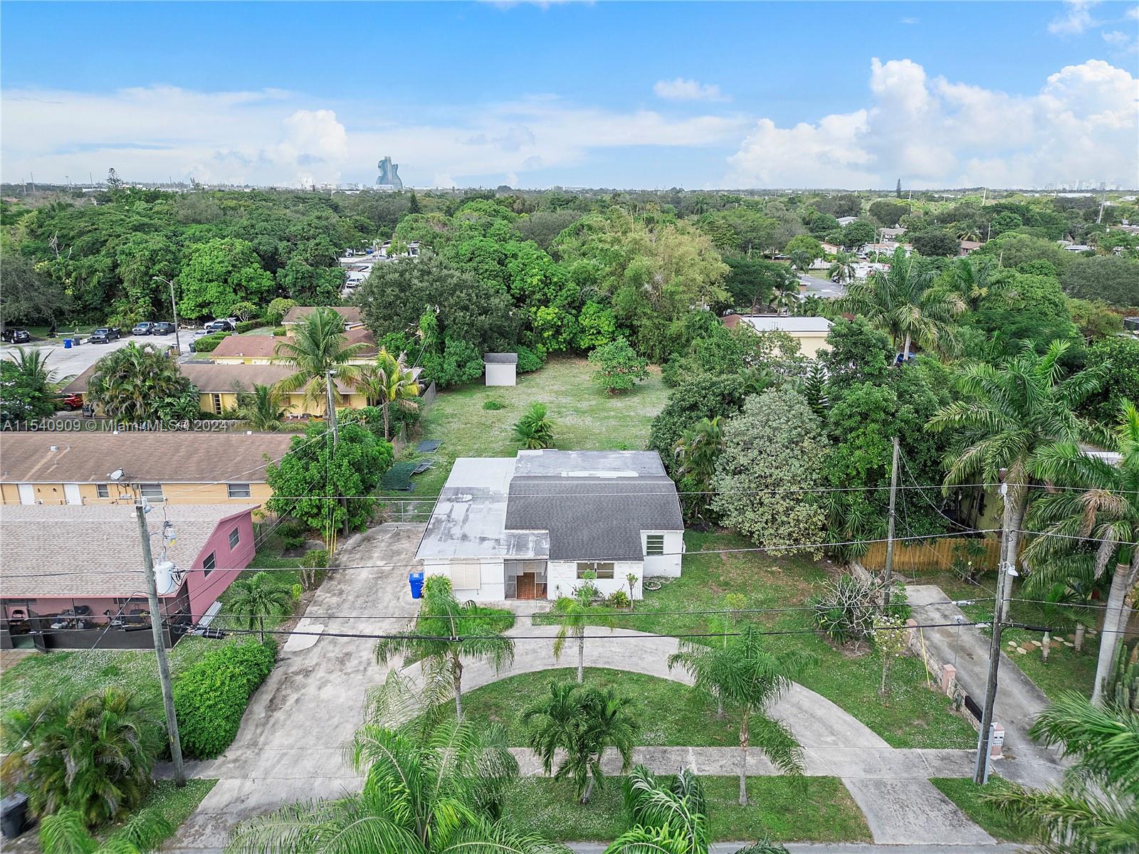 5709 Mckinley St 1, Hollywood, Florida 33021, 4 Bedrooms Bedrooms, ,1 BathroomBathrooms,Residentiallease,For Rent,5709 Mckinley St 1,A11540909