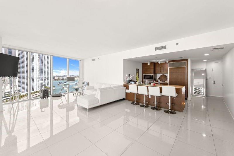Miami, Florida 33131, 2 Bedrooms Bedrooms, ,2 BathroomsBathrooms,Residentiallease,For Rent,A11540914