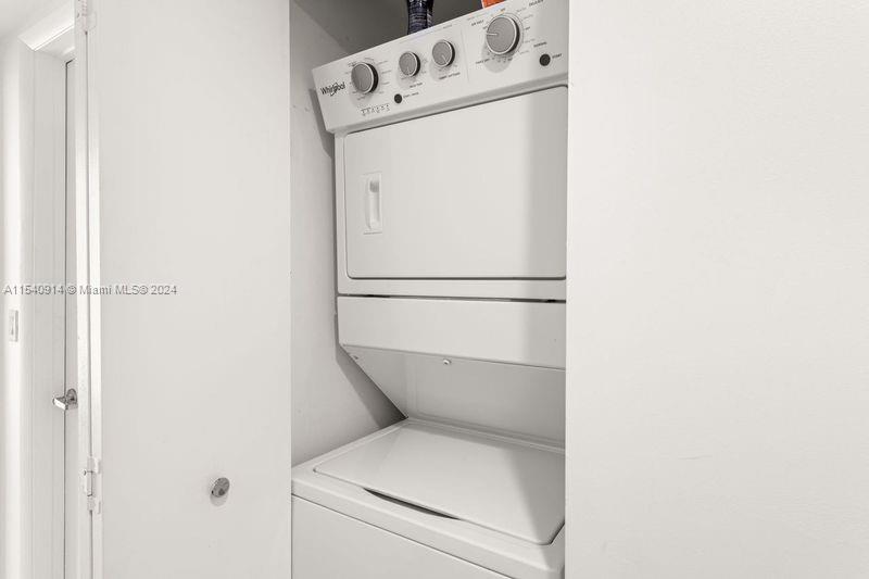 Miami, Florida 33131, 2 Bedrooms Bedrooms, ,2 BathroomsBathrooms,Residentiallease,For Rent,A11540914