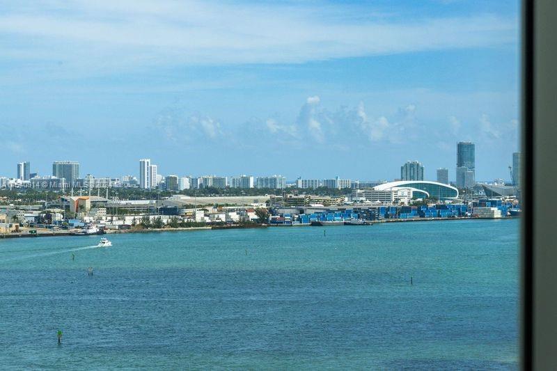 Miami, Florida 33131, 2 Bedrooms Bedrooms, ,2 BathroomsBathrooms,Residentiallease,For Rent,A11540914
