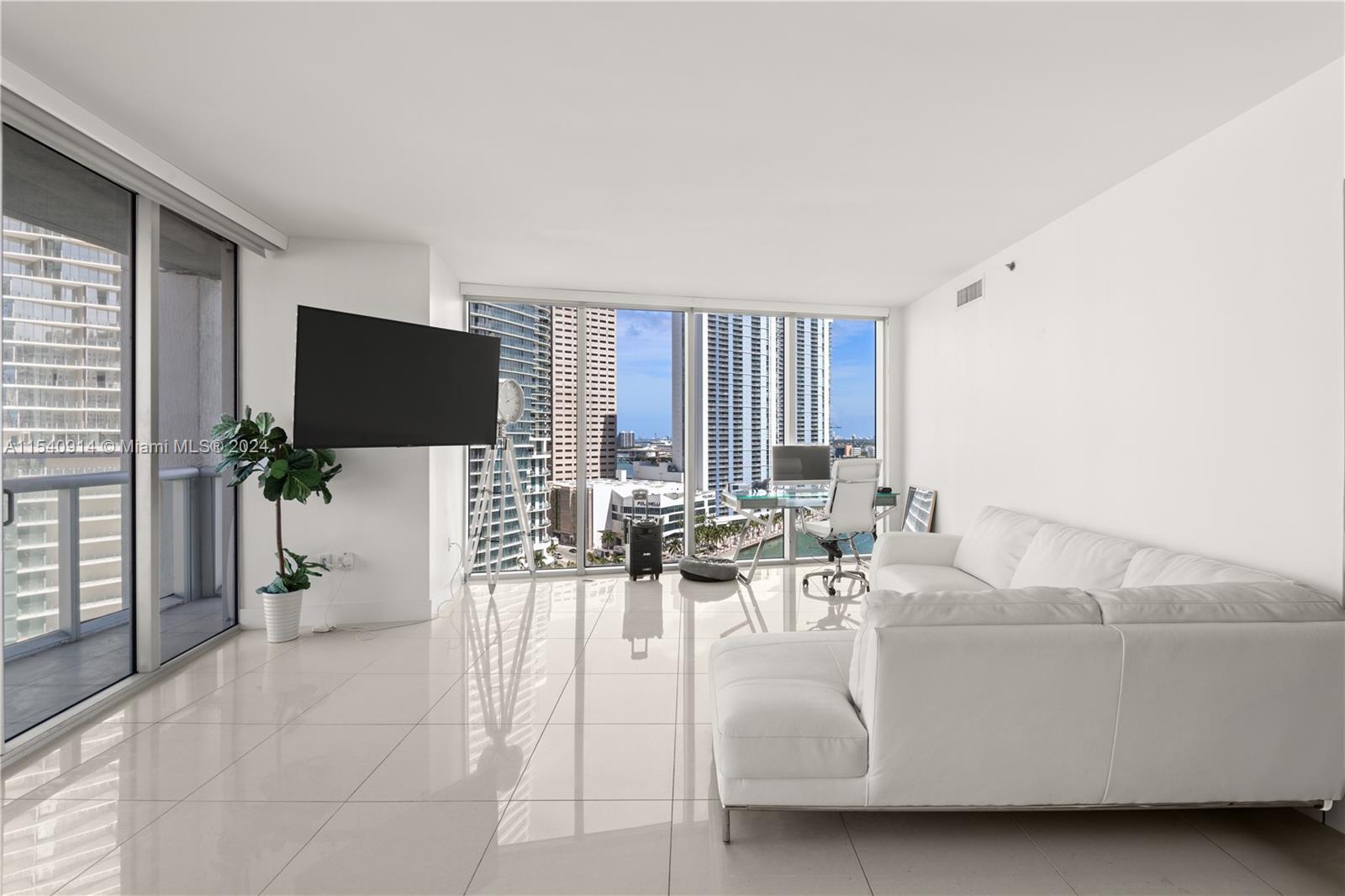 Miami, Florida 33131, 2 Bedrooms Bedrooms, ,2 BathroomsBathrooms,Residentiallease,For Rent,A11540914
