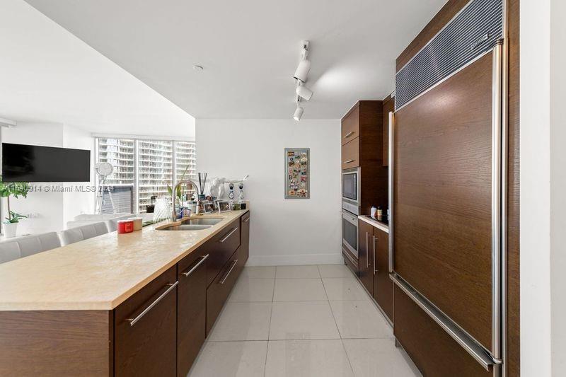 Miami, Florida 33131, 2 Bedrooms Bedrooms, ,2 BathroomsBathrooms,Residentiallease,For Rent,A11540914