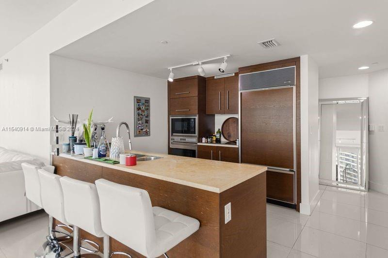 Miami, Florida 33131, 2 Bedrooms Bedrooms, ,2 BathroomsBathrooms,Residentiallease,For Rent,A11540914