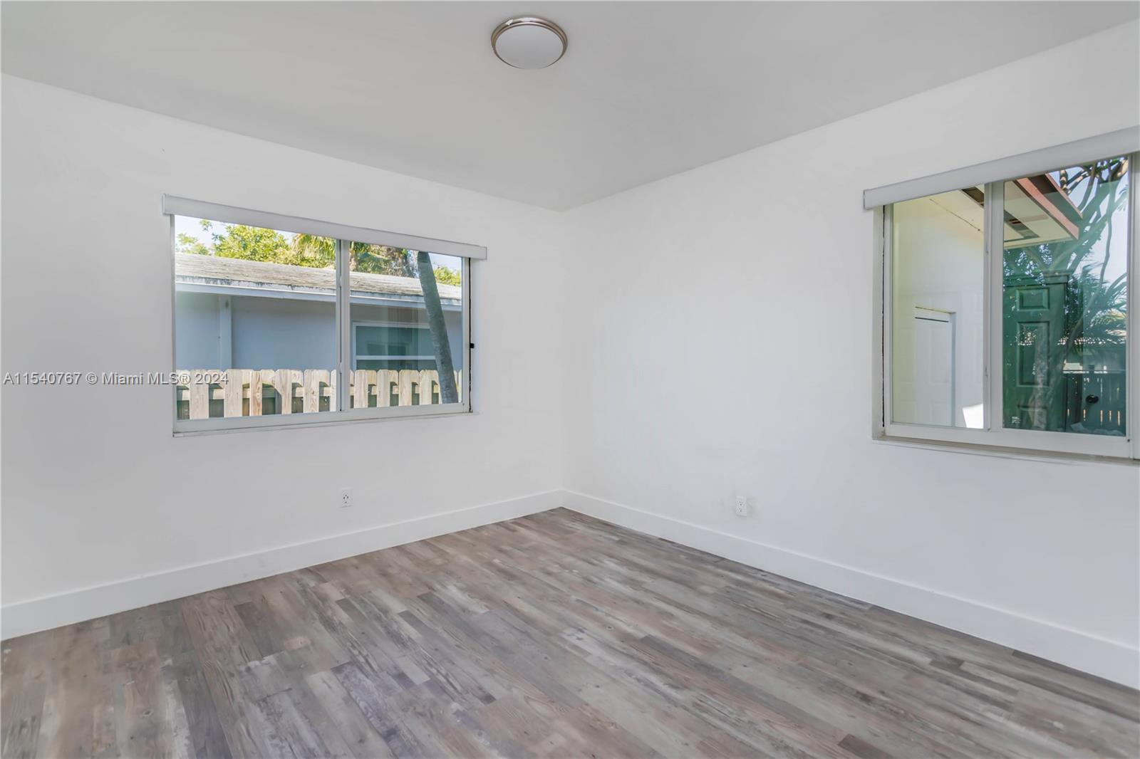 181 NE 168th St 2, North Miami Beach, Florida 33162, 2 Bedrooms Bedrooms, ,1 BathroomBathrooms,Residentiallease,For Rent,181 NE 168th St 2,A11540767