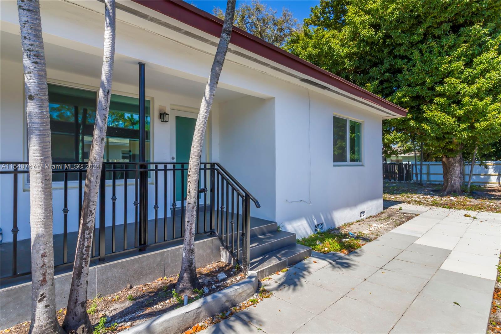 181 NE 168th St 2, North Miami Beach, Florida 33162, 2 Bedrooms Bedrooms, ,1 BathroomBathrooms,Residentiallease,For Rent,181 NE 168th St 2,A11540767