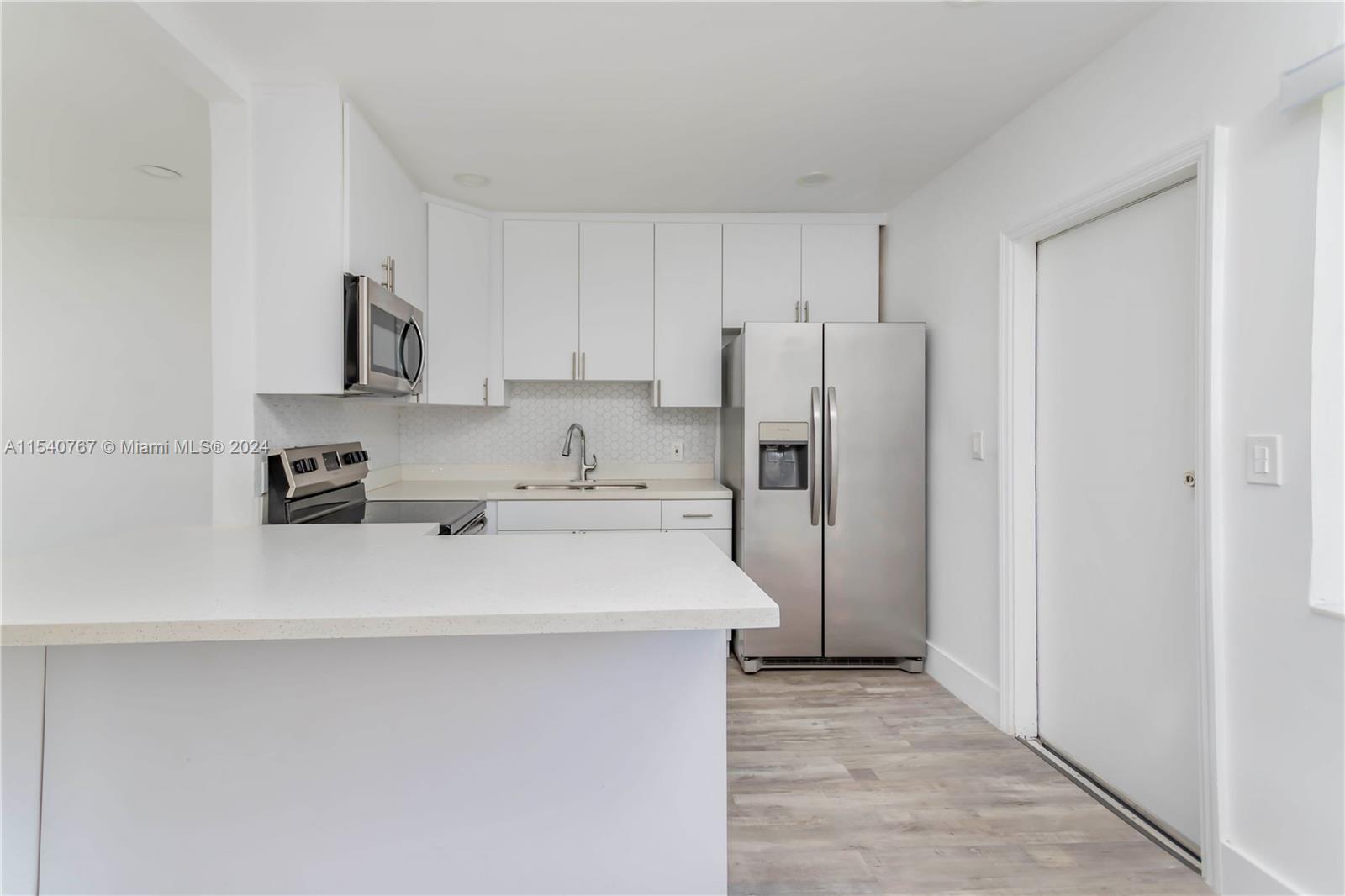 181 NE 168th St 2, North Miami Beach, Florida 33162, 2 Bedrooms Bedrooms, ,1 BathroomBathrooms,Residentiallease,For Rent,181 NE 168th St 2,A11540767