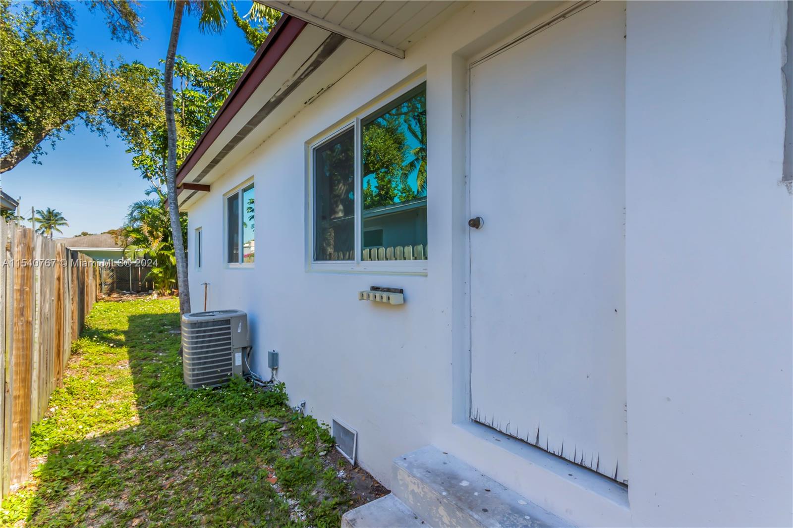 181 NE 168th St 2, North Miami Beach, Florida 33162, 2 Bedrooms Bedrooms, ,1 BathroomBathrooms,Residentiallease,For Rent,181 NE 168th St 2,A11540767
