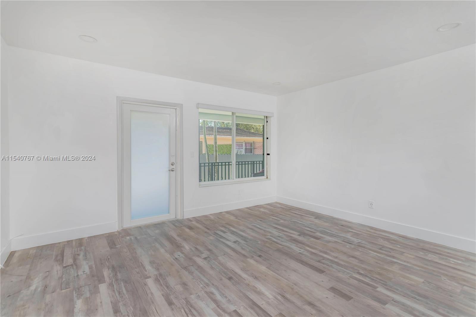 181 NE 168th St 2, North Miami Beach, Florida 33162, 2 Bedrooms Bedrooms, ,1 BathroomBathrooms,Residentiallease,For Rent,181 NE 168th St 2,A11540767