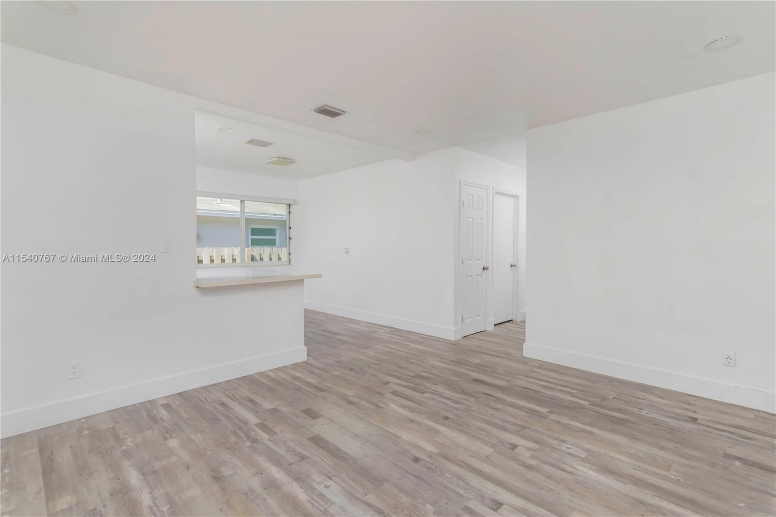 181 NE 168th St 2, North Miami Beach, Florida 33162, 2 Bedrooms Bedrooms, ,1 BathroomBathrooms,Residentiallease,For Rent,181 NE 168th St 2,A11540767