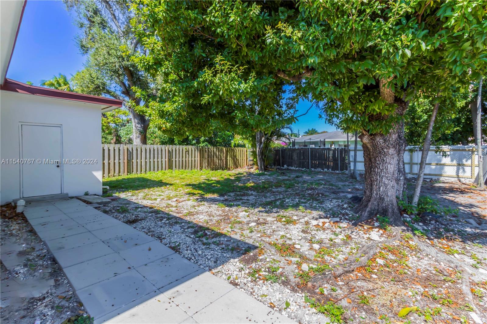 181 NE 168th St 2, North Miami Beach, Florida 33162, 2 Bedrooms Bedrooms, ,1 BathroomBathrooms,Residentiallease,For Rent,181 NE 168th St 2,A11540767