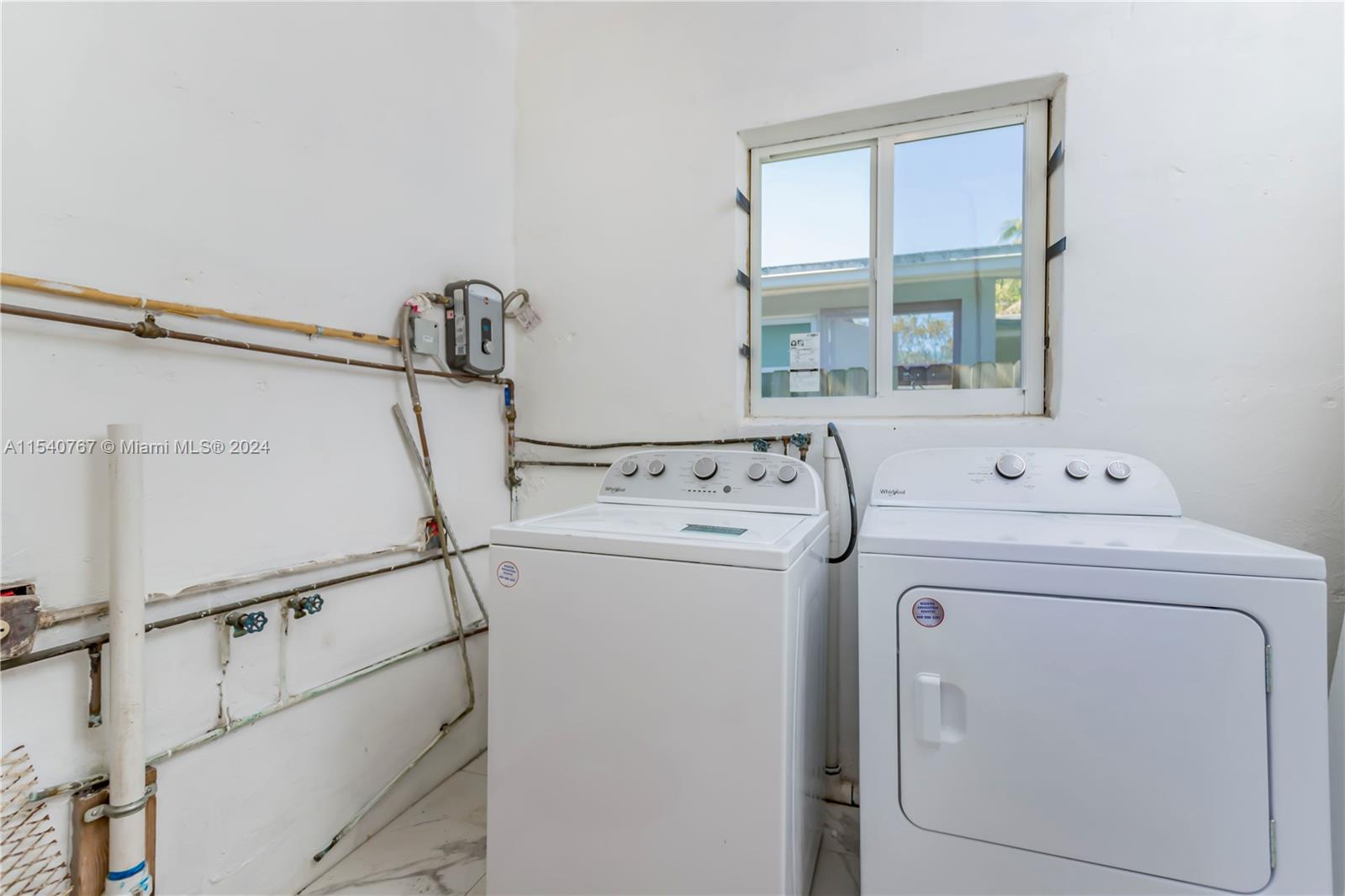 181 NE 168th St 2, North Miami Beach, Florida 33162, 2 Bedrooms Bedrooms, ,1 BathroomBathrooms,Residentiallease,For Rent,181 NE 168th St 2,A11540767