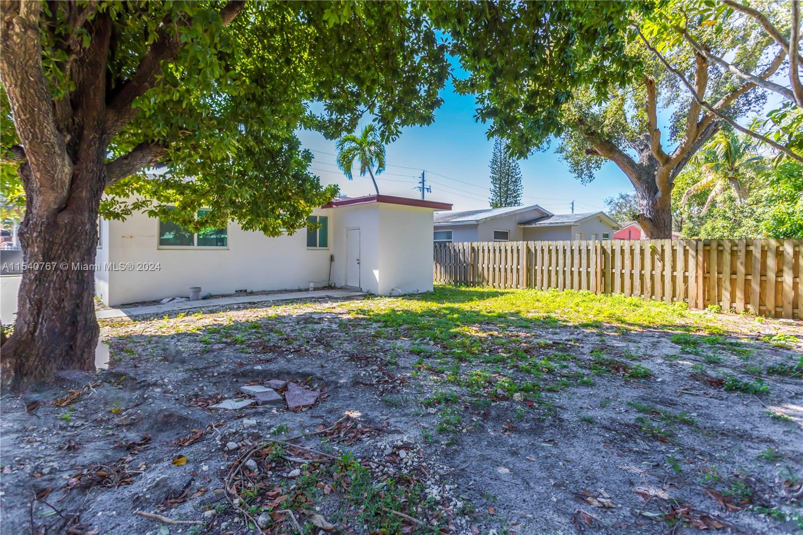 181 NE 168th St 2, North Miami Beach, Florida 33162, 2 Bedrooms Bedrooms, ,1 BathroomBathrooms,Residentiallease,For Rent,181 NE 168th St 2,A11540767