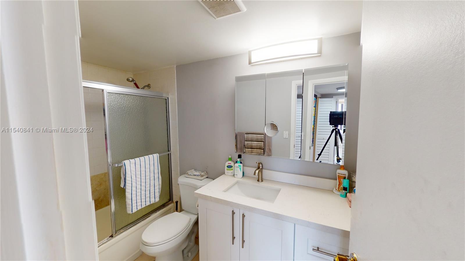600 Three Islands Blvd 1119, Hallandale Beach, Florida 33009, 2 Bedrooms Bedrooms, ,2 BathroomsBathrooms,Residential,For Sale,600 Three Islands Blvd 1119,A11540841