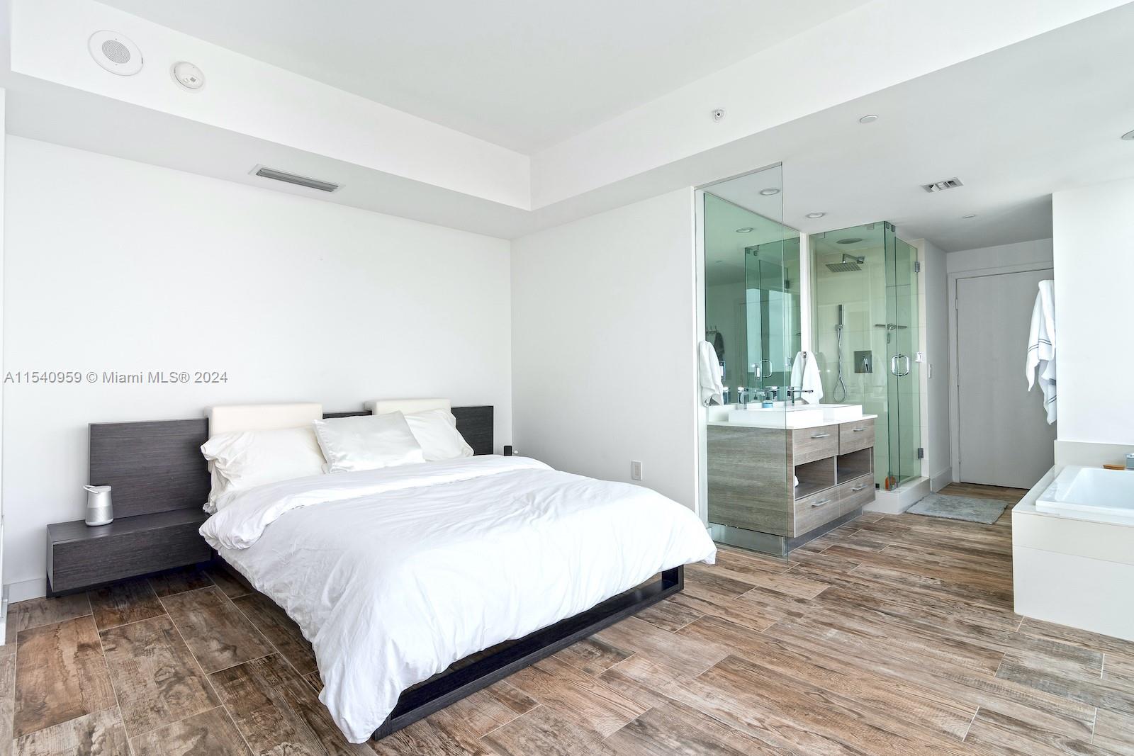 650 NE 32nd St 2608, Miami, Florida 33137, 1 Bedroom Bedrooms, ,1 BathroomBathrooms,Residential,For Sale,650 NE 32nd St 2608,A11540959