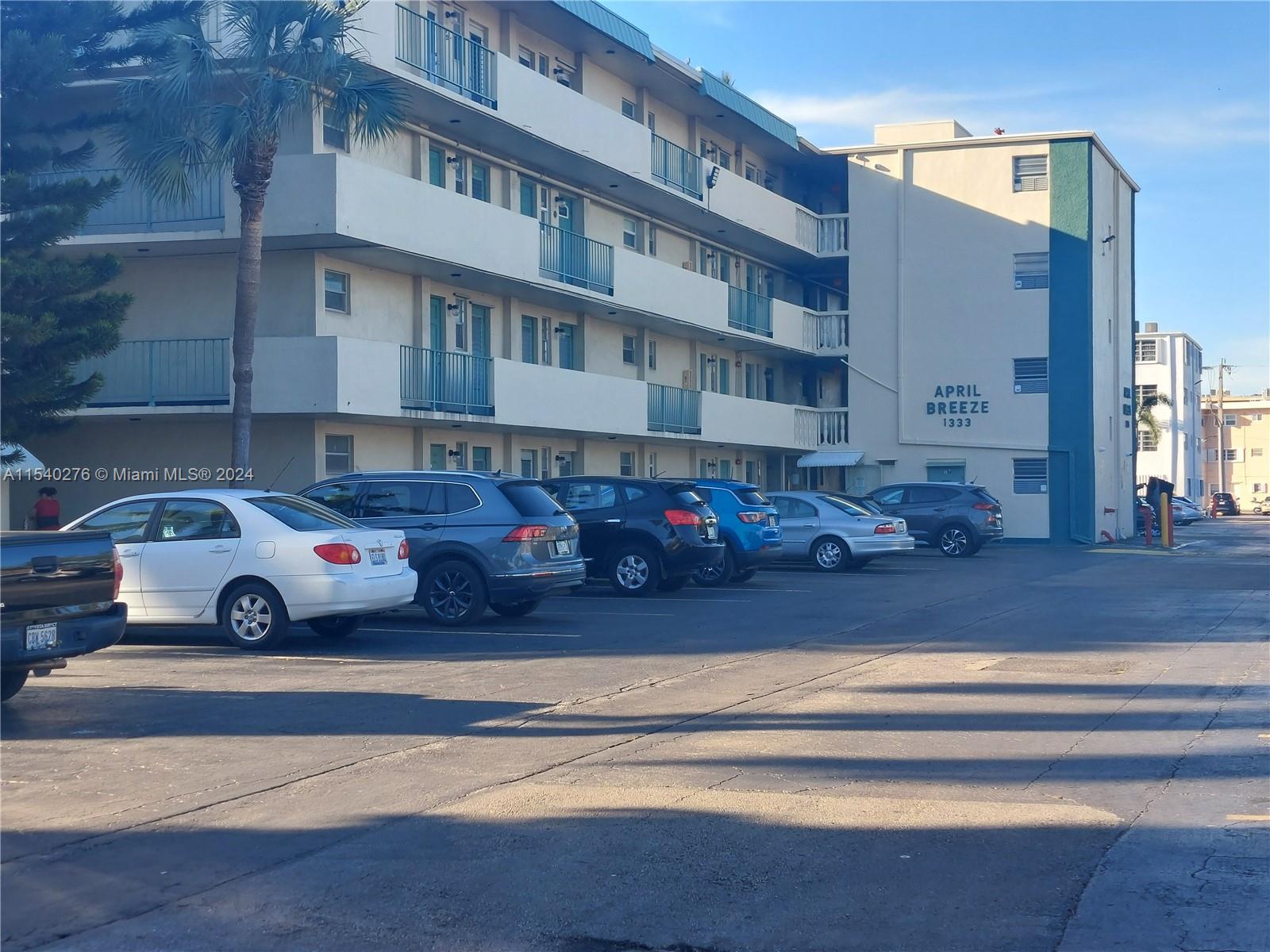 1333 E Hallandale Beach Blvd 305, Hallandale Beach, Florida 33009, 1 Bedroom Bedrooms, ,1 BathroomBathrooms,Residential,For Sale,1333 E Hallandale Beach Blvd 305,A11540276