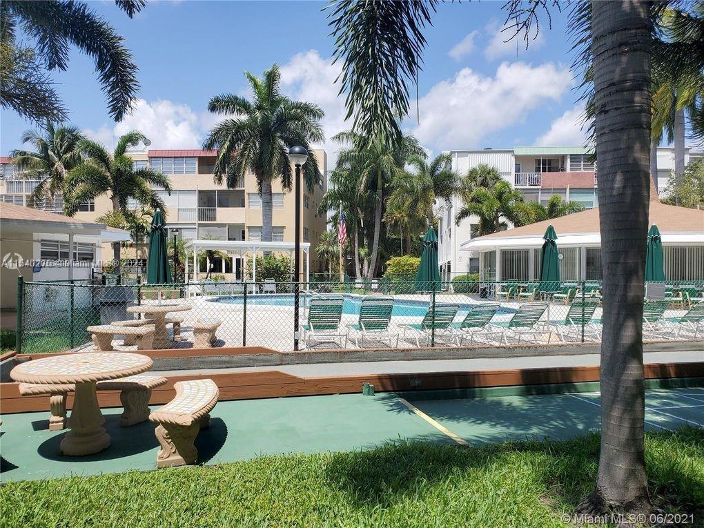 1333 E Hallandale Beach Blvd 305, Hallandale Beach, Florida 33009, 1 Bedroom Bedrooms, ,1 BathroomBathrooms,Residential,For Sale,1333 E Hallandale Beach Blvd 305,A11540276