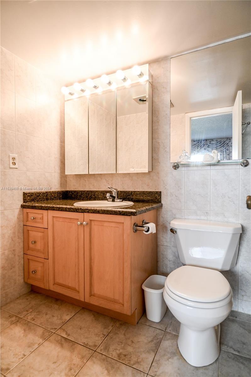 315 SE 11th Ter 203, Dania Beach, Florida 33004, 2 Bedrooms Bedrooms, ,2 BathroomsBathrooms,Residential,For Sale,315 SE 11th Ter 203,A11539459