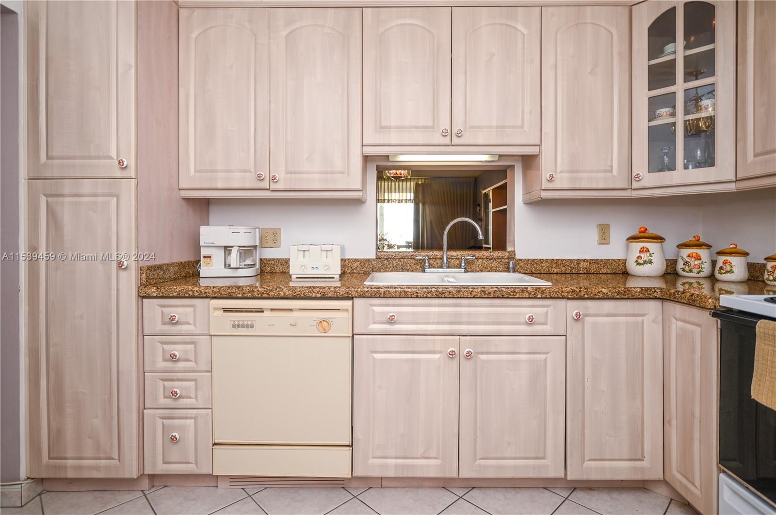 315 SE 11th Ter 203, Dania Beach, Florida 33004, 2 Bedrooms Bedrooms, ,2 BathroomsBathrooms,Residential,For Sale,315 SE 11th Ter 203,A11539459