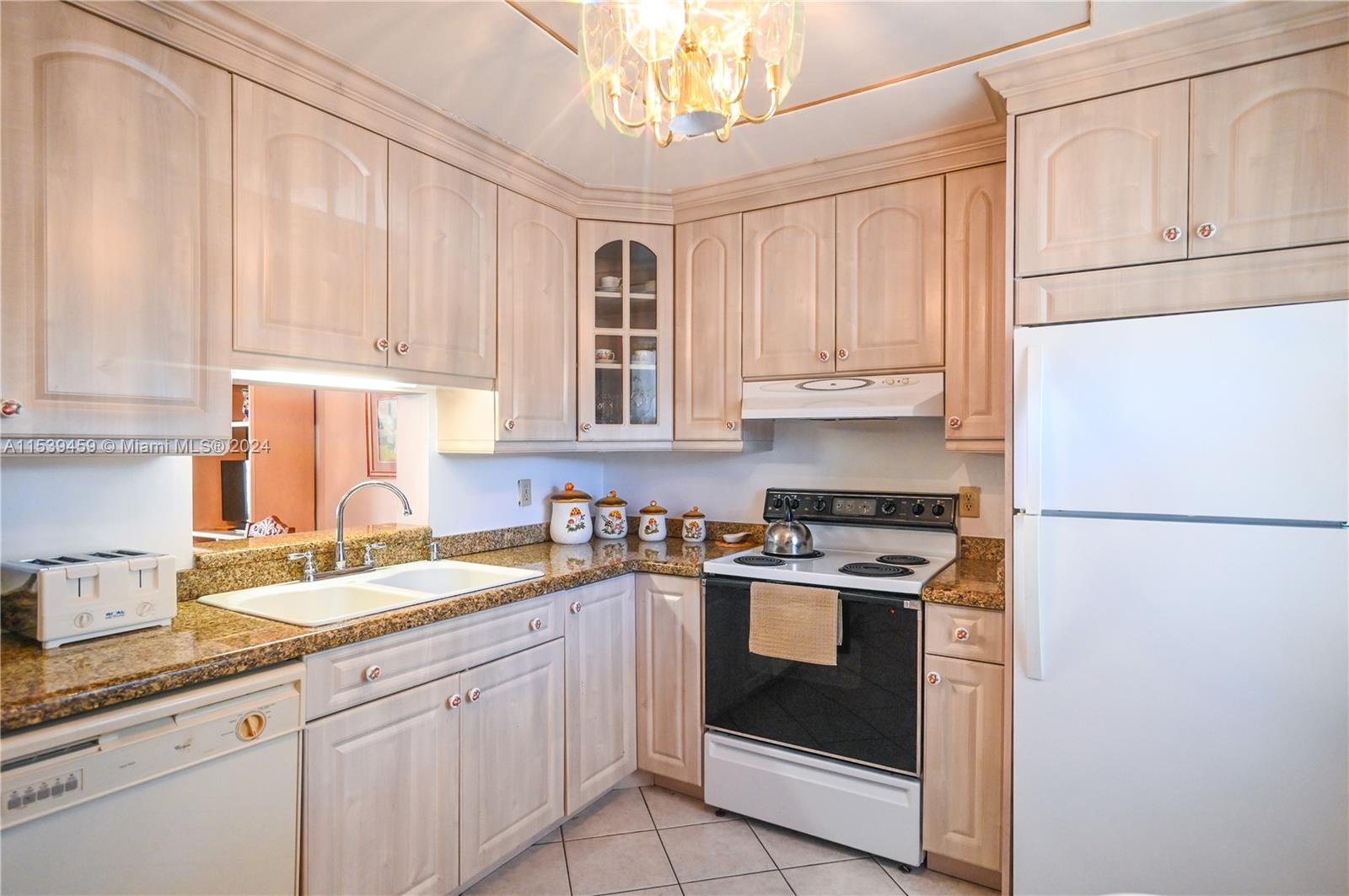 315 SE 11th Ter 203, Dania Beach, Florida 33004, 2 Bedrooms Bedrooms, ,2 BathroomsBathrooms,Residential,For Sale,315 SE 11th Ter 203,A11539459